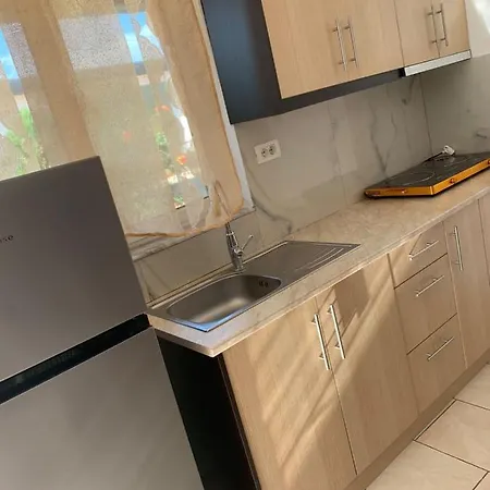 Holiday home Apartament Veliaj